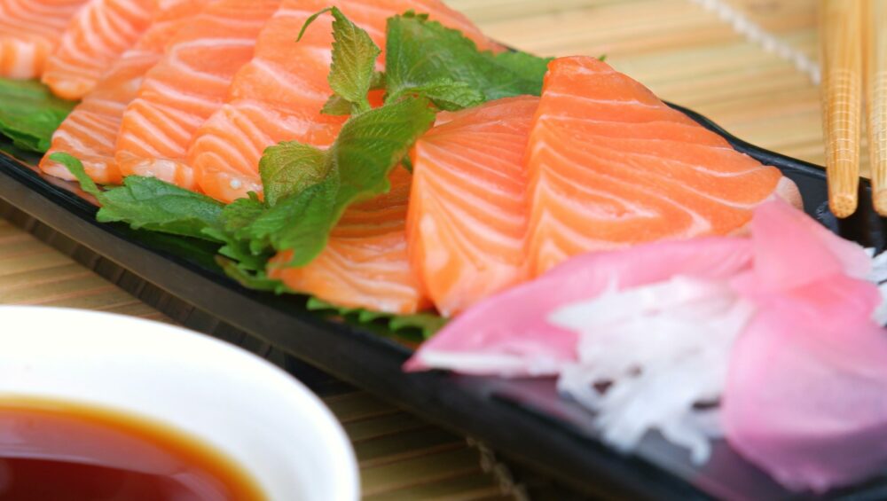 Sashimi-ca-hoi;nuoc-tuong-mat-hoa-dua-sokfarm