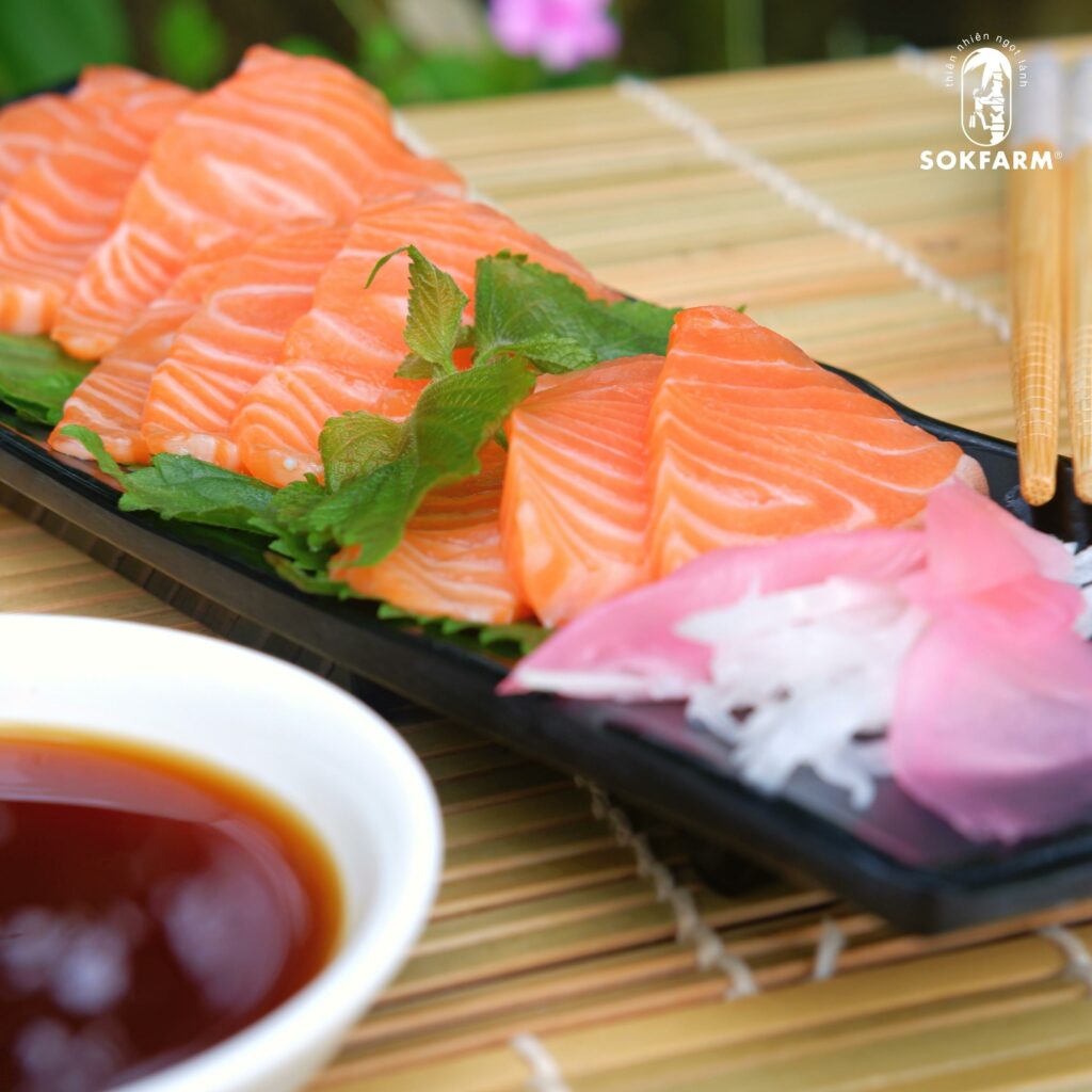 Sashimi-ca-hoi;nuoc-tuong-mat-hoa-dua-sokfarm