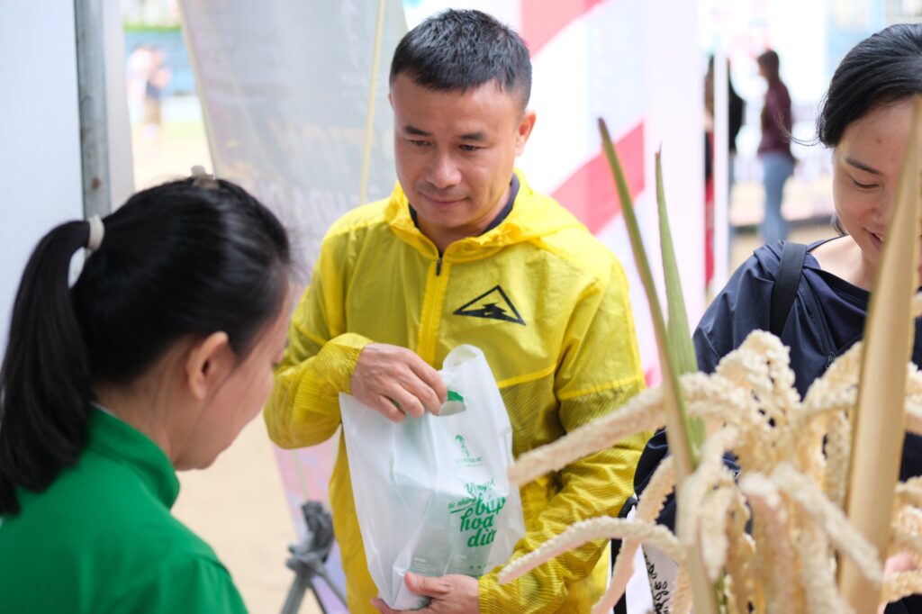 Stick mật hoa dừa Sokfarm đồng hành giải chạy Marathon Hà Giang 2022